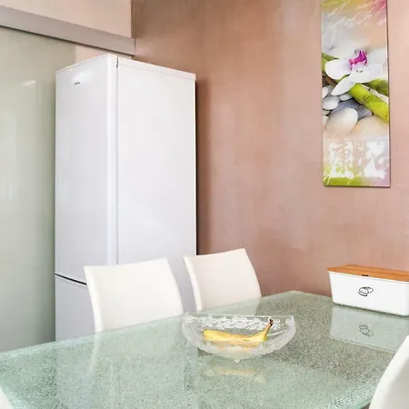 B12 Deluxe Apartment *
